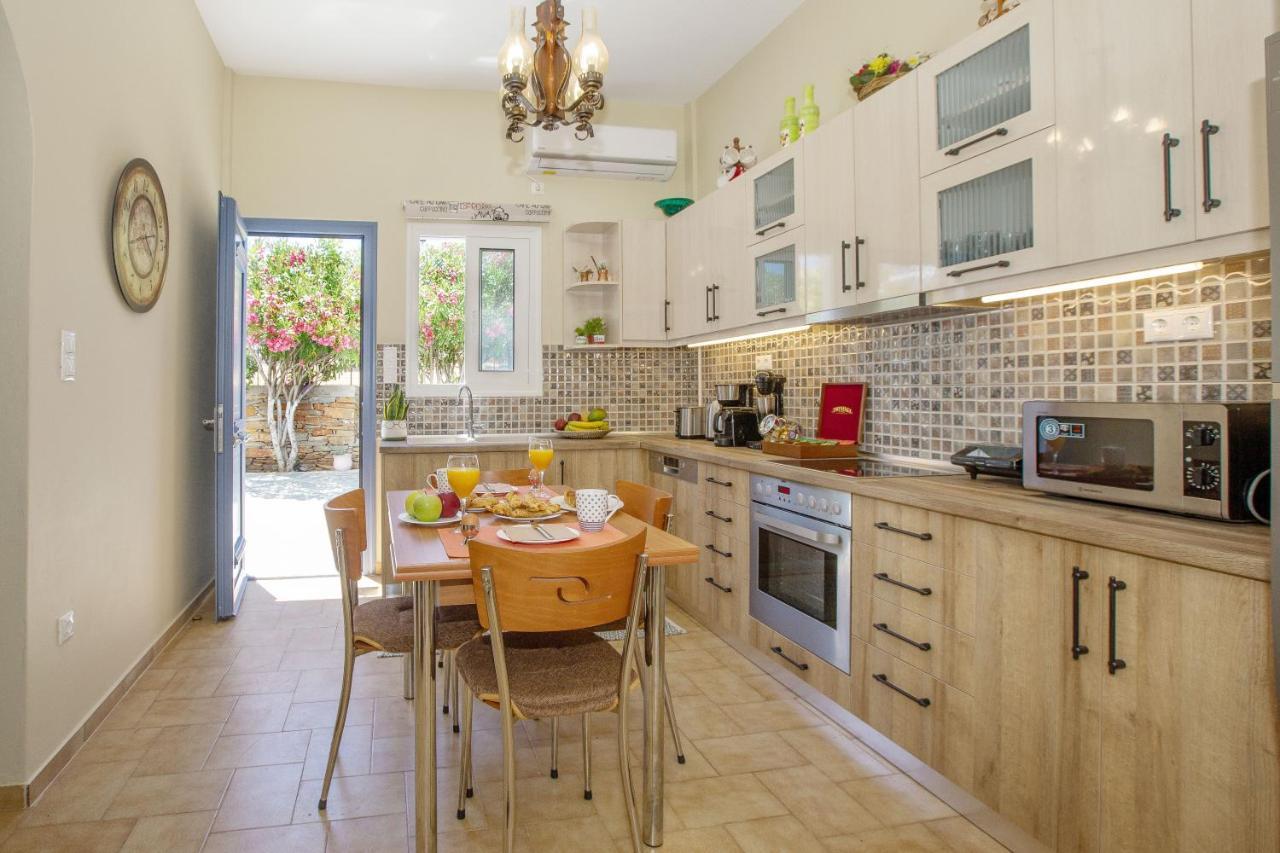 Ruby'S Summer House With Spacious Garden And Free Parking Gavrio Exterior photo
