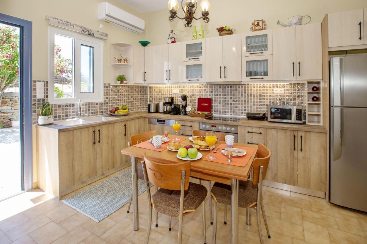 Ruby'S Summer House With Spacious Garden And Free Parking Gavrio Exterior photo